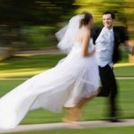 bride_and_groom_running